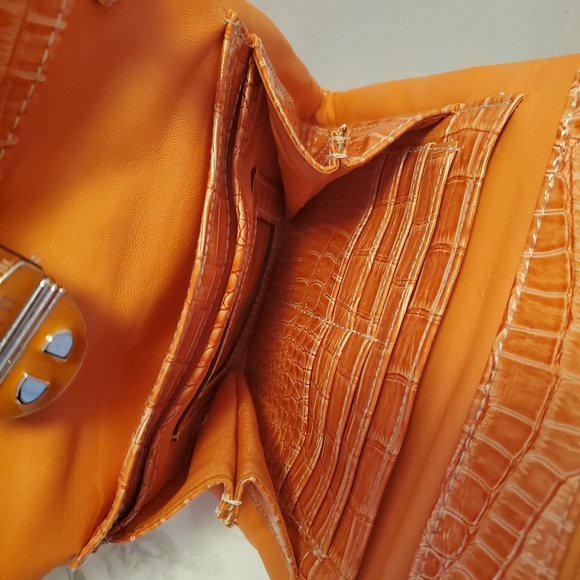 CROSSBODY ,ROSETTA WITH POCKETS GALORE - Picture 7 of 7